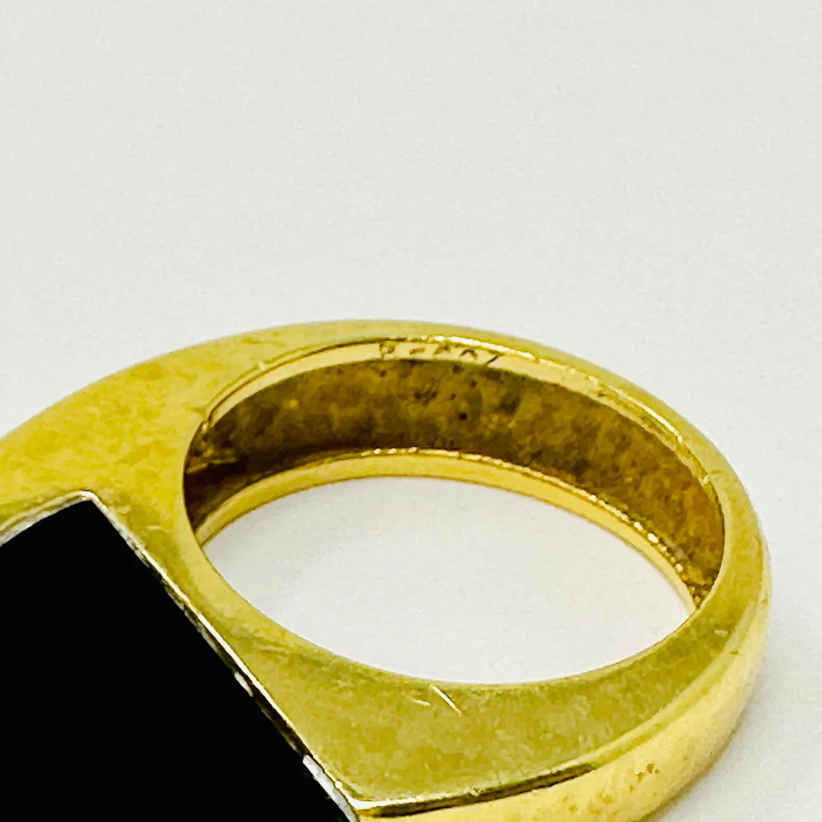 Henry Dunay 18K Gold Ring with Onyx